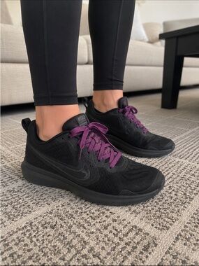 Nike Black Women's Running Shoes with Purple Laces